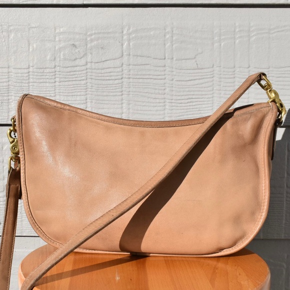 Vintage Coach Swinger #4040 - Made in the US